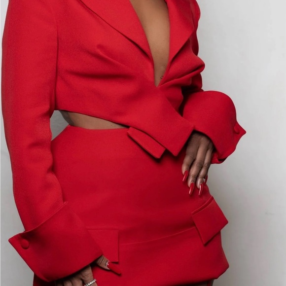 Chic Red Women's Skirt Set - Picture 2 of 3